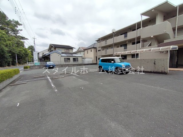 サニーパーク高師の駐車場