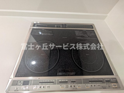 【その他】 | 袋井市旭町 新築一戸建て 2号棟 | 3口IHコンロがあります