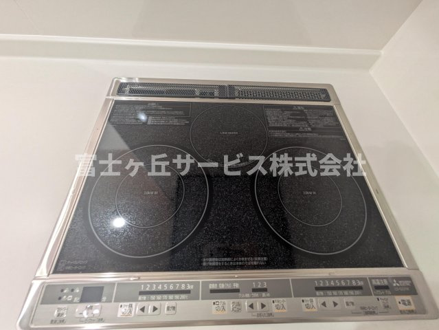 【その他】 | 袋井市旭町 新築一戸建て 2号棟 | 3口IHコンロがあります