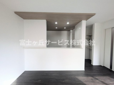 【キッチン】 | 袋井市旭町 新築一戸建て 2号棟 | 前から見たキッチンです