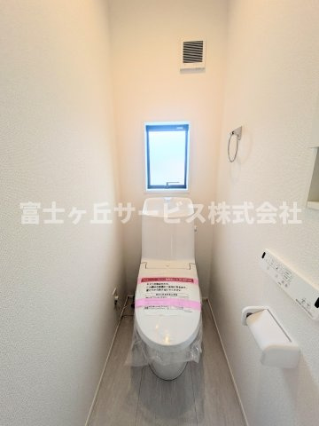 【トイレ】 | 袋井市旭町 新築一戸建て 2号棟 | １F2F同タイプのトイレがあります