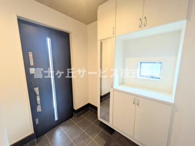【玄関】 | 袋井市旭町 新築一戸建て 2号棟 | 玄関です