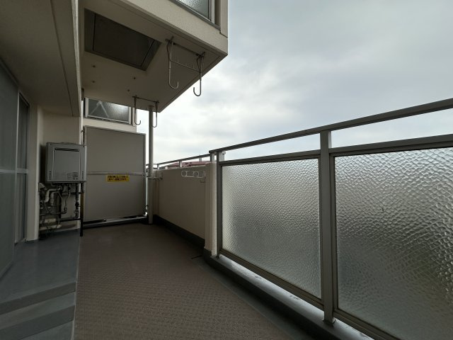研究学園6団地・530号棟のバルコニー
