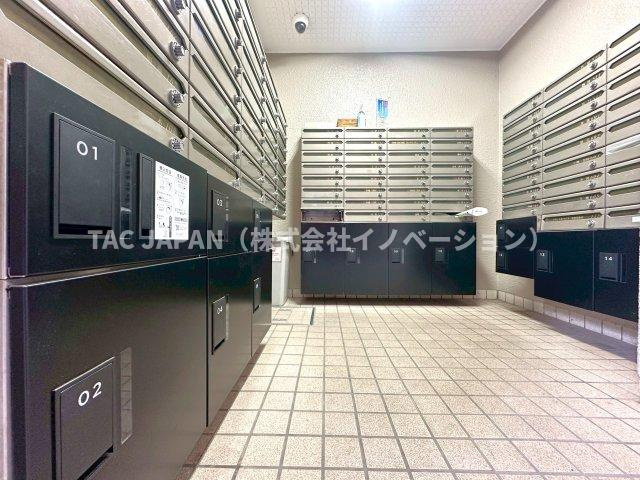グリーンパーク王子のエントランス|【宅配ロッカー】
不在時でも荷物を受け取れる便利な宅配ロッカーを完備。