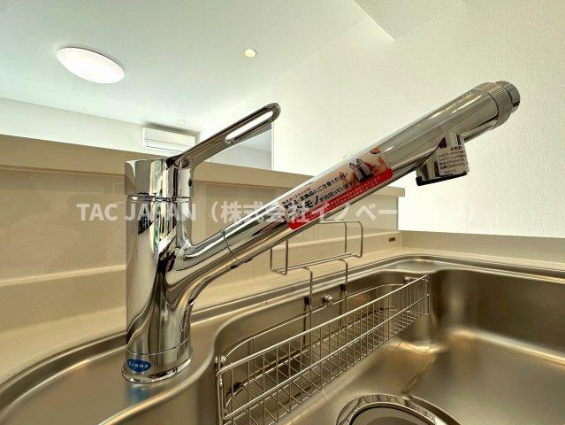 グリーンパーク王子のキッチン|【浄水シャワー栓】
水質をワンタッチで切換えられて場所を取らない浄水シャワー栓。