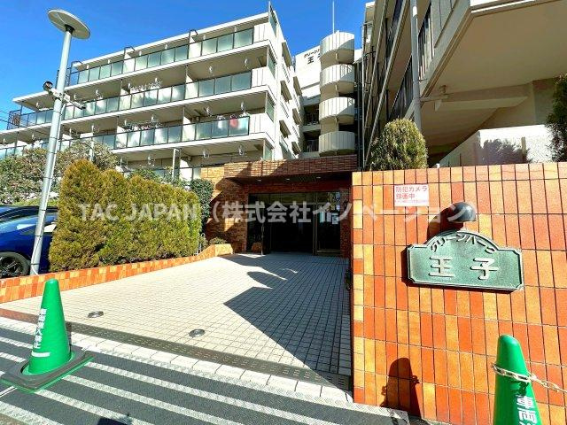 グリーンパーク王子の外観|【1984年5月築・全97戸】
管理状態も良く、住環境の良さで評価されているグリーンパーク王子は築後約41年の時を経ても褪せることなく存在感をアピールしています。