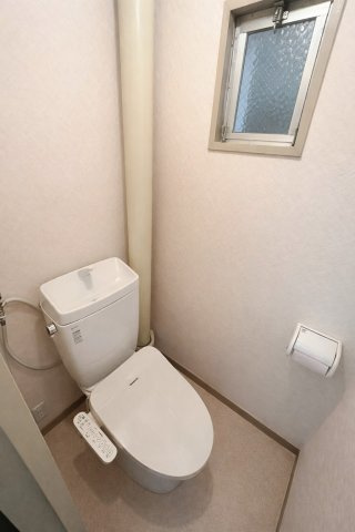 メガロコープ茨木のトイレ|過度な装飾を省いた、誰にでも使いやすいトイレ。清潔を保ちやすく、日々の生活に馴染むシンプルな空間で快適な暮らしを叶えます。（写真は家具を消したイメージ画像）
