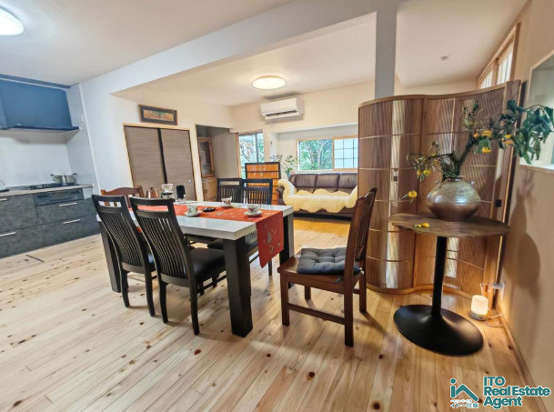 静市市原町 中古戸建の居間・リビング