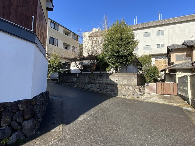 静市市原町 中古戸建の前面道路含む現地写真