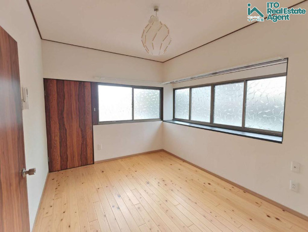 静市市原町 中古戸建の洋室