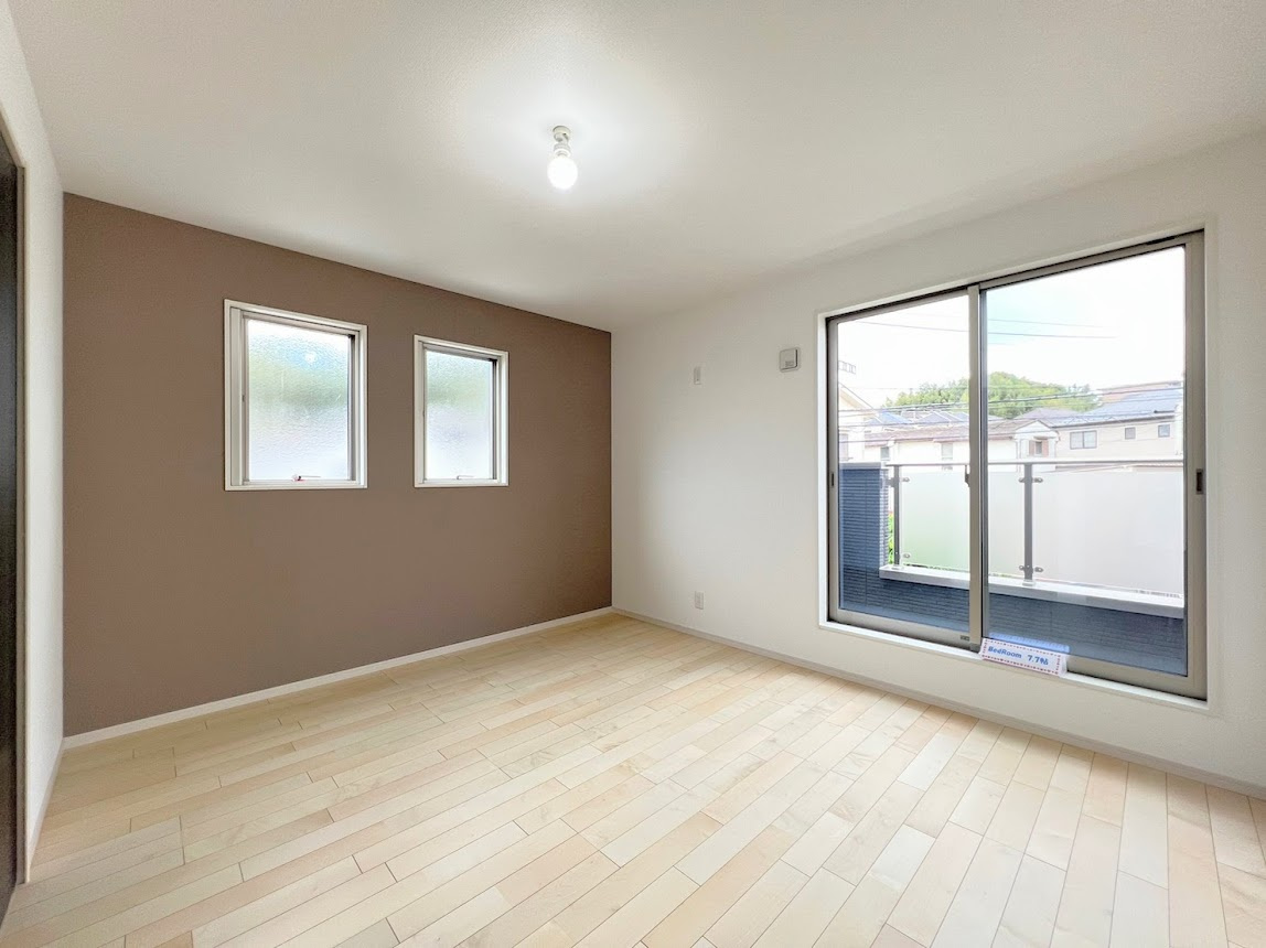 新橋町新築戸建て　全2棟の洋室|モデルルーム写真◆感性を育むプライベートルームはシンプルでスマートな空間。好みの空間で読書をしたり、音楽を聞いたりと一人の時間も充実したものにできます。