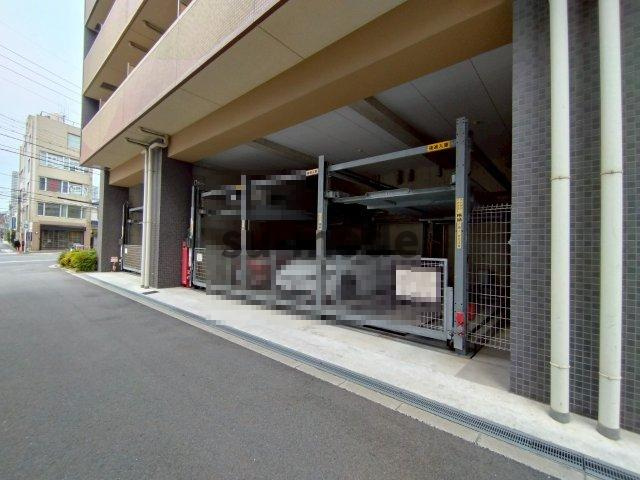 セレニテ高槻の駐車場