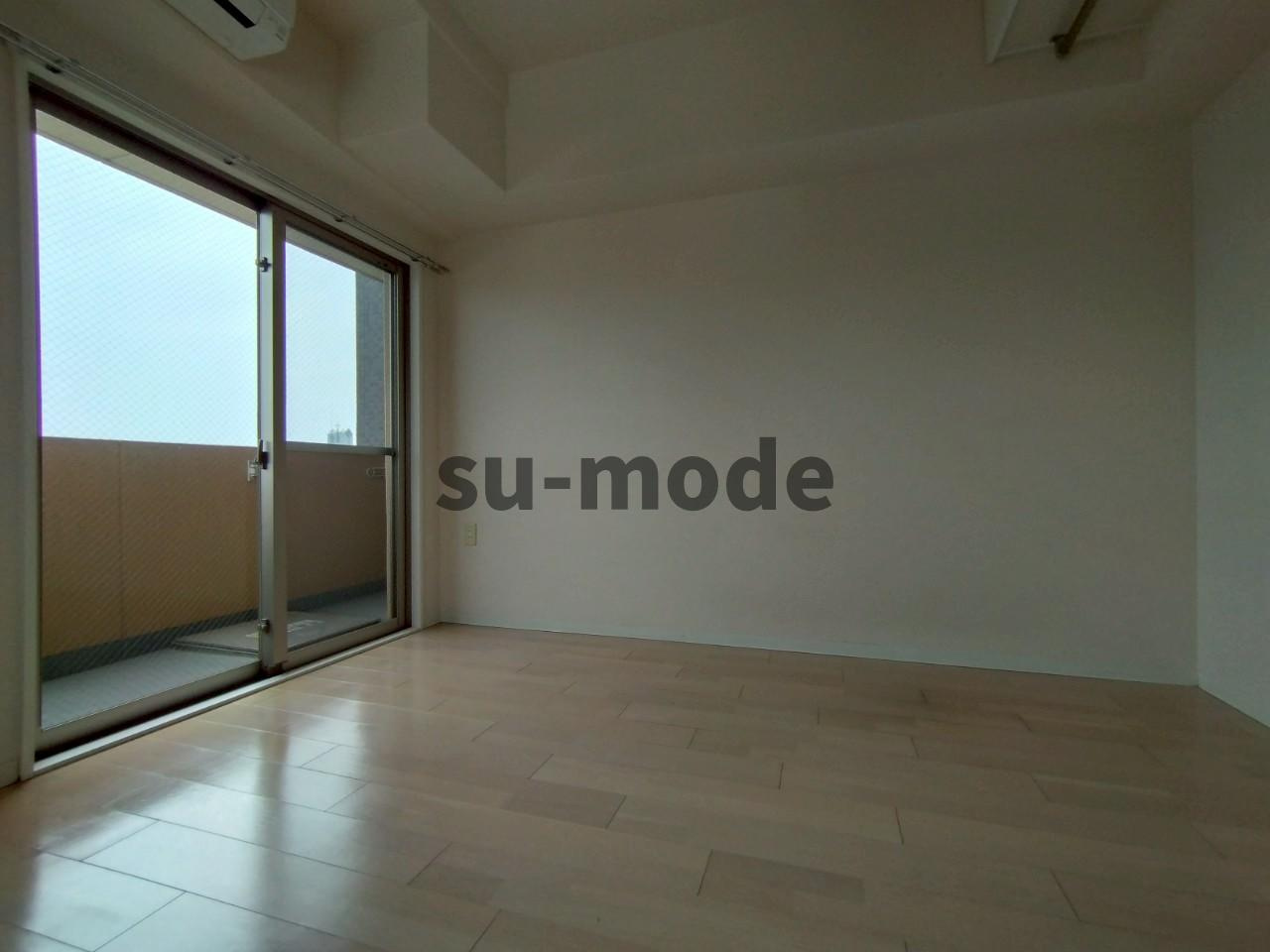 セレニテ高槻の居間・リビング