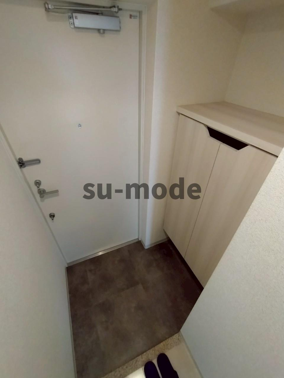 セレニテ高槻の玄関