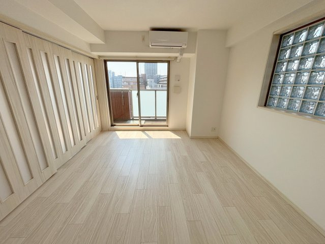 ORSUS新大阪の居間・リビング