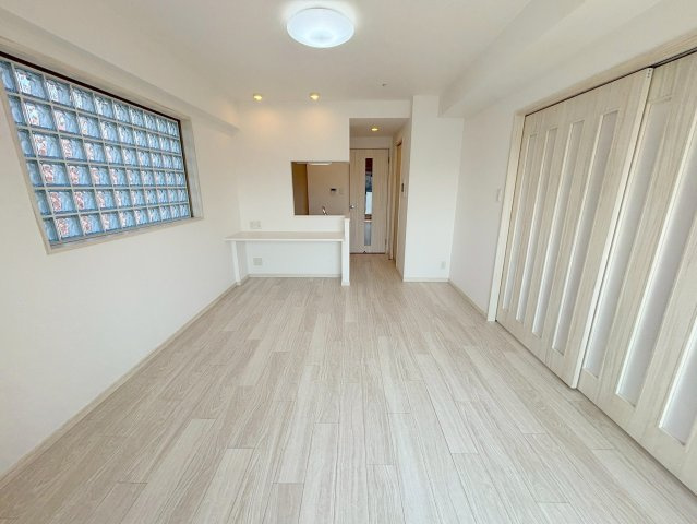 ORSUS新大阪の居間・リビング