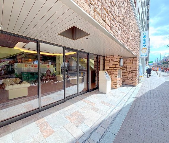 ORSUS新大阪のエントランス