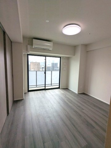 URBANEX上野の設備|インターネット無料
リビングにエアコン、照明付
フロアで内装カラーホワイトとブラウンが選べます