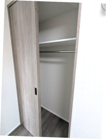 URBANEX上野の設備|3帖洋室
スライドドアのクローゼット
フロアで内装カラーホワイトとブラウンが選べます