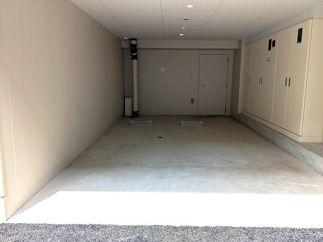 URBANEX上野の設備|屋根付き平置き駐車場、空き状況はご確認下さい