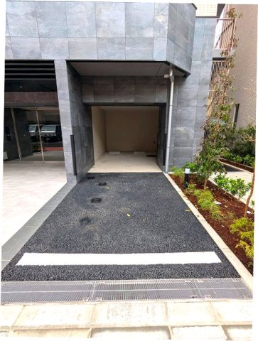 URBANEX上野の設備|屋根付き平置き駐車場、空き状況はご確認下さい