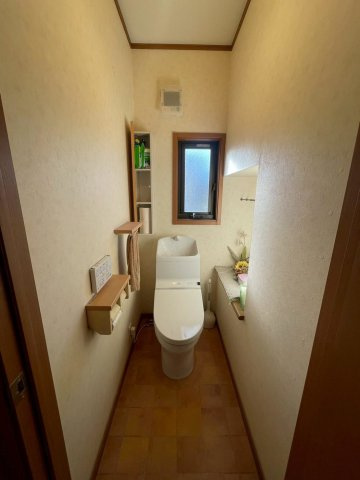 安城市里町１丁目　中古戸建のトイレ|独立タイプで清潔感重視