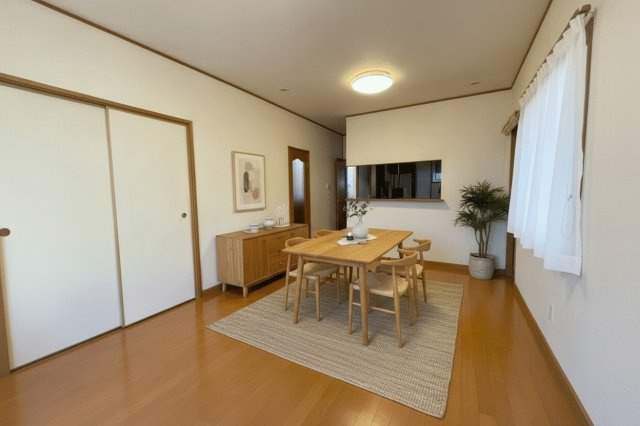 安城市里町１丁目　中古戸建の居間・リビング|南向きで明るいLDK15畳
※本画像はAIによる家具配置です。実際の仕様とは異なる場合があります。リ