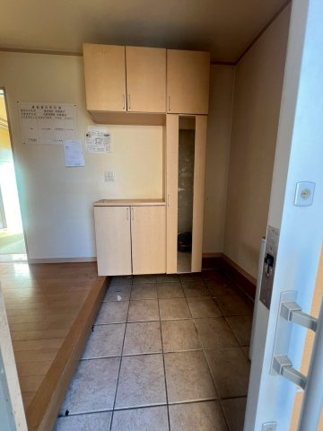 刈谷市高倉町の玄関|奥行き、幅ともに十分な広さの玄関です。