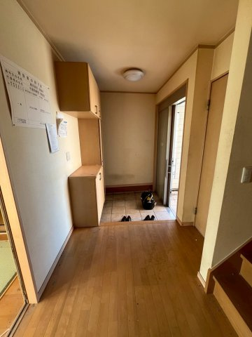 刈谷市高倉町の玄関|ホールから見た玄関です。