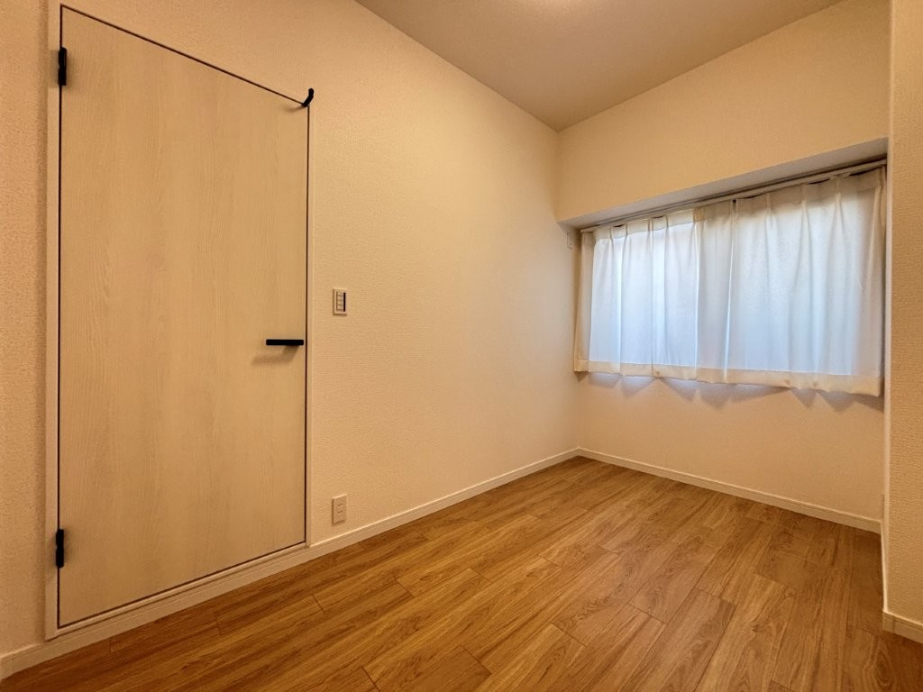 尾張旭東山コーポラスの洋室|落ち着いた色調の洋室です