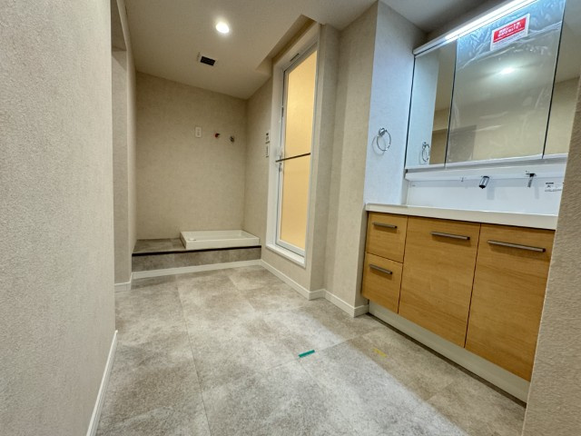 ベルシャトー瑞穂の洗面所|明るい洗面所です