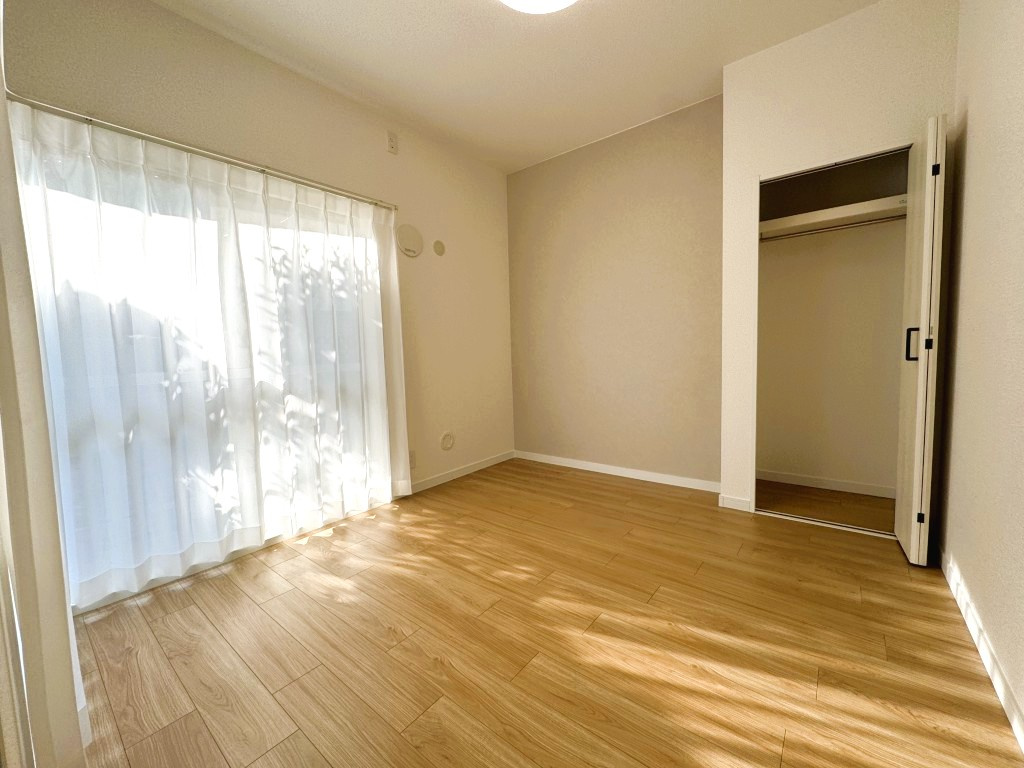 カーサビアンカ高坂の洋室|明るい洋室です