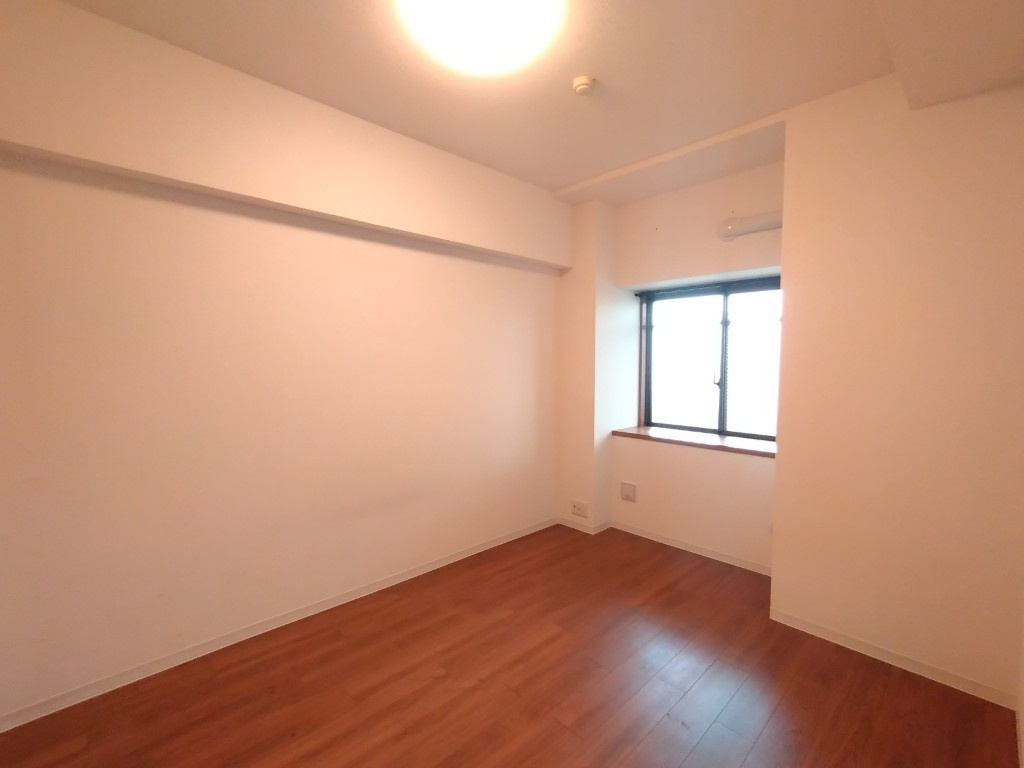 野村新瀬戸ヒルズ・ウインザーズパークウエストウィングの洋室|明るい洋室です