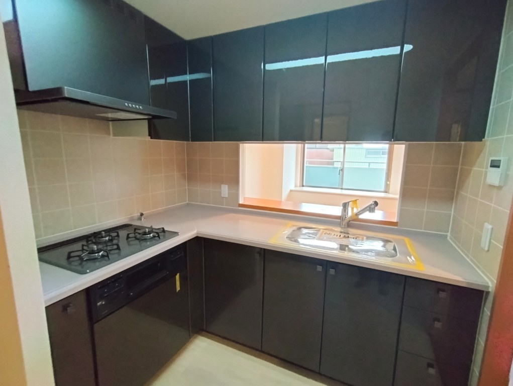 野村新瀬戸ヒルズ・ウインザーズパークウエストウィングのキッチン|コンパクトなキッチンで掃除もラクラク