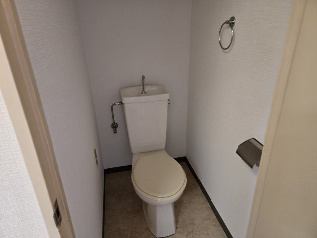 コスモス御前場のトイレ|落ち着いた色調のトイレです