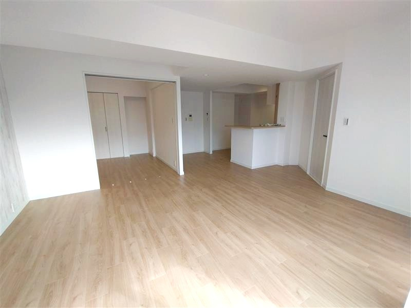 パークシティ新瀬戸二番街スカイスクエアの居間・リビング|こちらのリビングで趣味の時間をお楽しみください