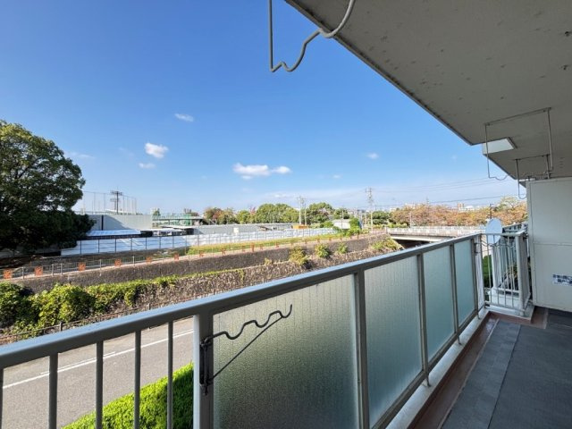 リリーハイツ瑞穂のバルコニー|暖かな日差しのふりそそぐバルコニー