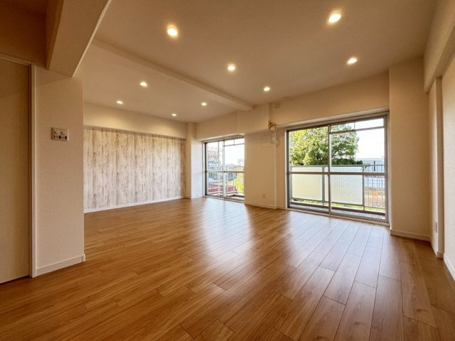 リリーハイツ瑞穂の居間・リビング|ゆったりとしたリビングです