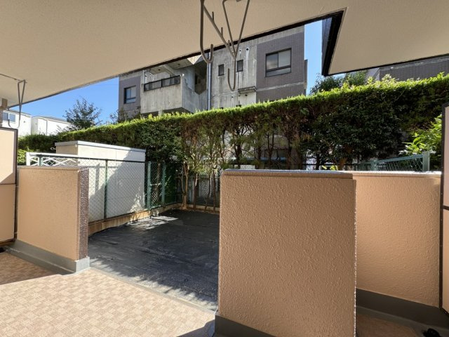 真栄マンション植田の庭|簡単な家庭菜園も楽しめるお庭です