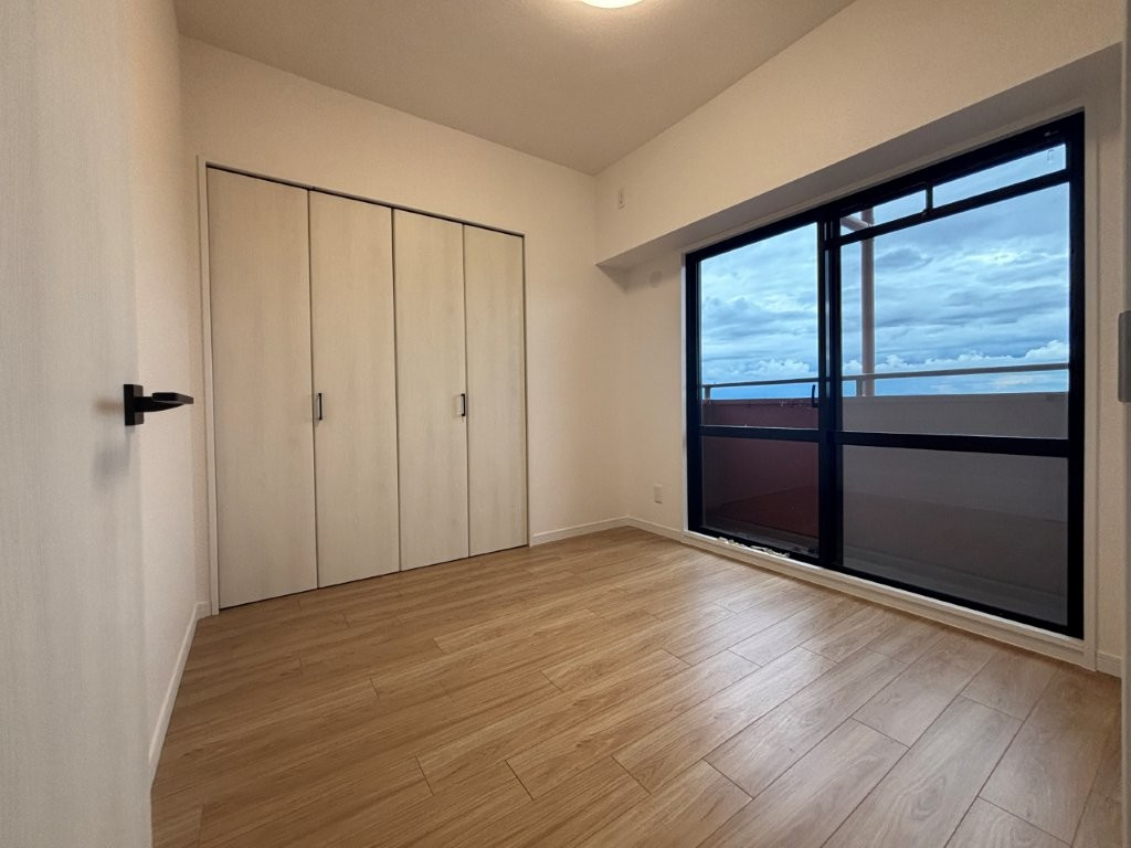 ライオンズガーデン中小田井A棟の洋室|明るい洋室です