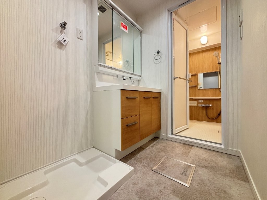 ライオンズガーデン中小田井A棟の洗面所|脱衣スペースもあります