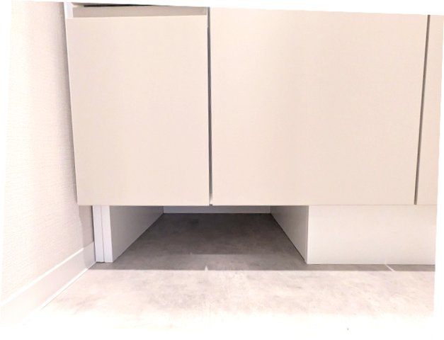 SEASON FLATS浅草六丁目の設備|トイレと独立した洗面脱衣室の洗面台下にはヘルスメーターストックあります
