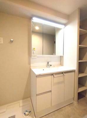 【独立洗面台】 | 尼崎久々知ハウス | カウンター一体型洗面ボウルでお手入れも簡単です