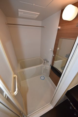 セレニテ本町エコートの浴室