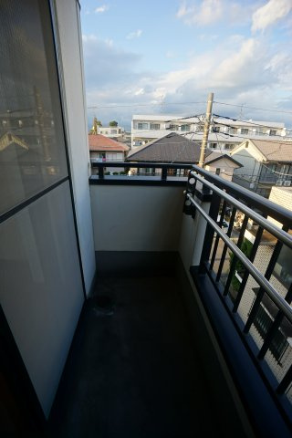 メゾン２１のバルコニー|開放的で明るい空間を演出してくれるバルコニーです