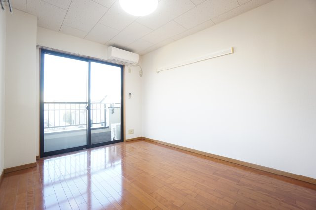 メゾン２１の居間・リビング|使いやすい居間です