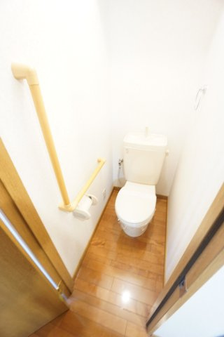 メゾン２１のトイレ|落ち着いた色調のトイレです