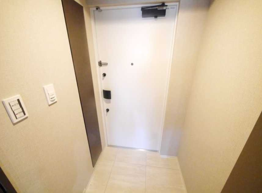 ドゥーエ二子新地　駅近　築浅　オートロックの玄関