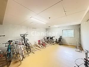 アーバンキャッスル新小岩の駐輪場|ドキドキの新生活も、安心してスタート。ぴったりの住まいを見つけませんか？クランディアが一緒に住まい選びをサポートします‼　まずは、お気軽にお問合せください　＃クランディア