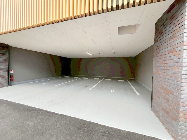 プレジオ東三国の駐車場